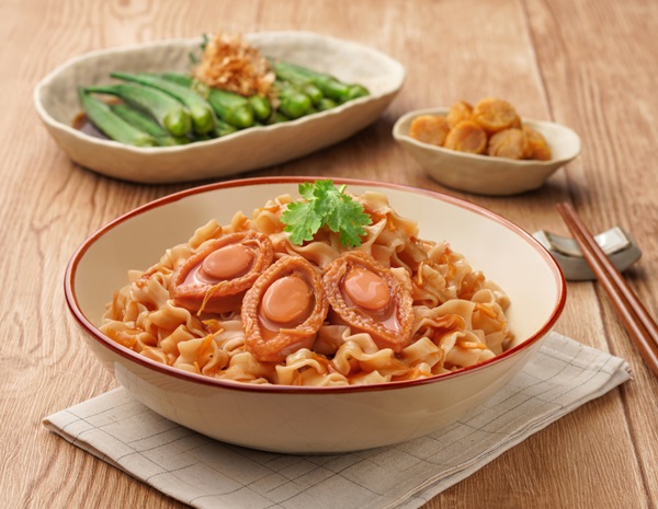 Abalone in Red Braising Sauce with Dried Scallop and Noodles